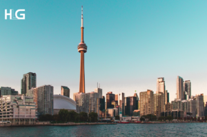 Toronto គឺជាទីក្រុងដ៏ល្បីល្បាញដែលមានប្រជាជនច្រើន នៅប្រទេសកាណាដា 